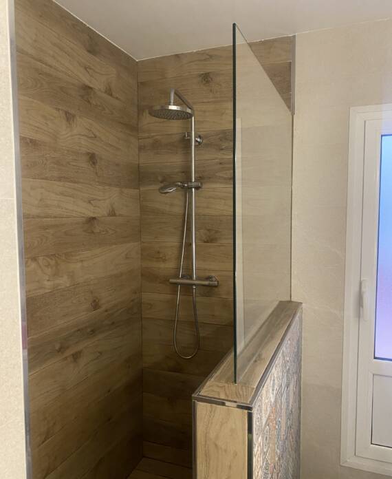 separación mampara pared