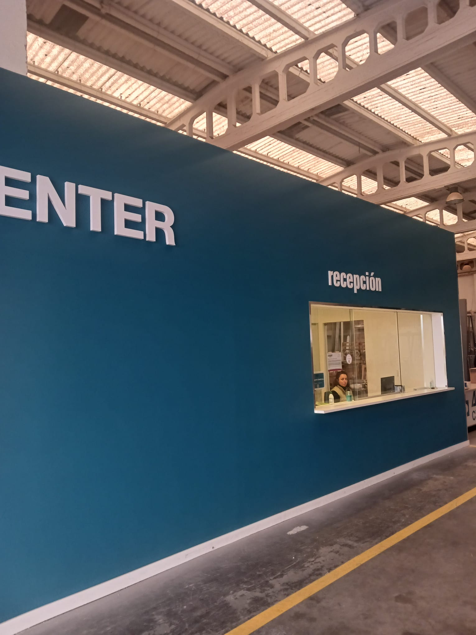 pared pintada del showrrom